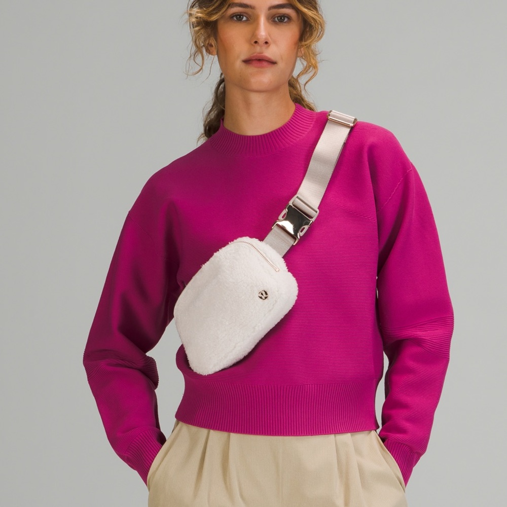 Lululemon Sherpa belt bag